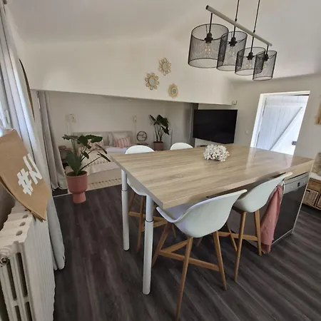 Grand F1 De Charme A L'etage D'une *